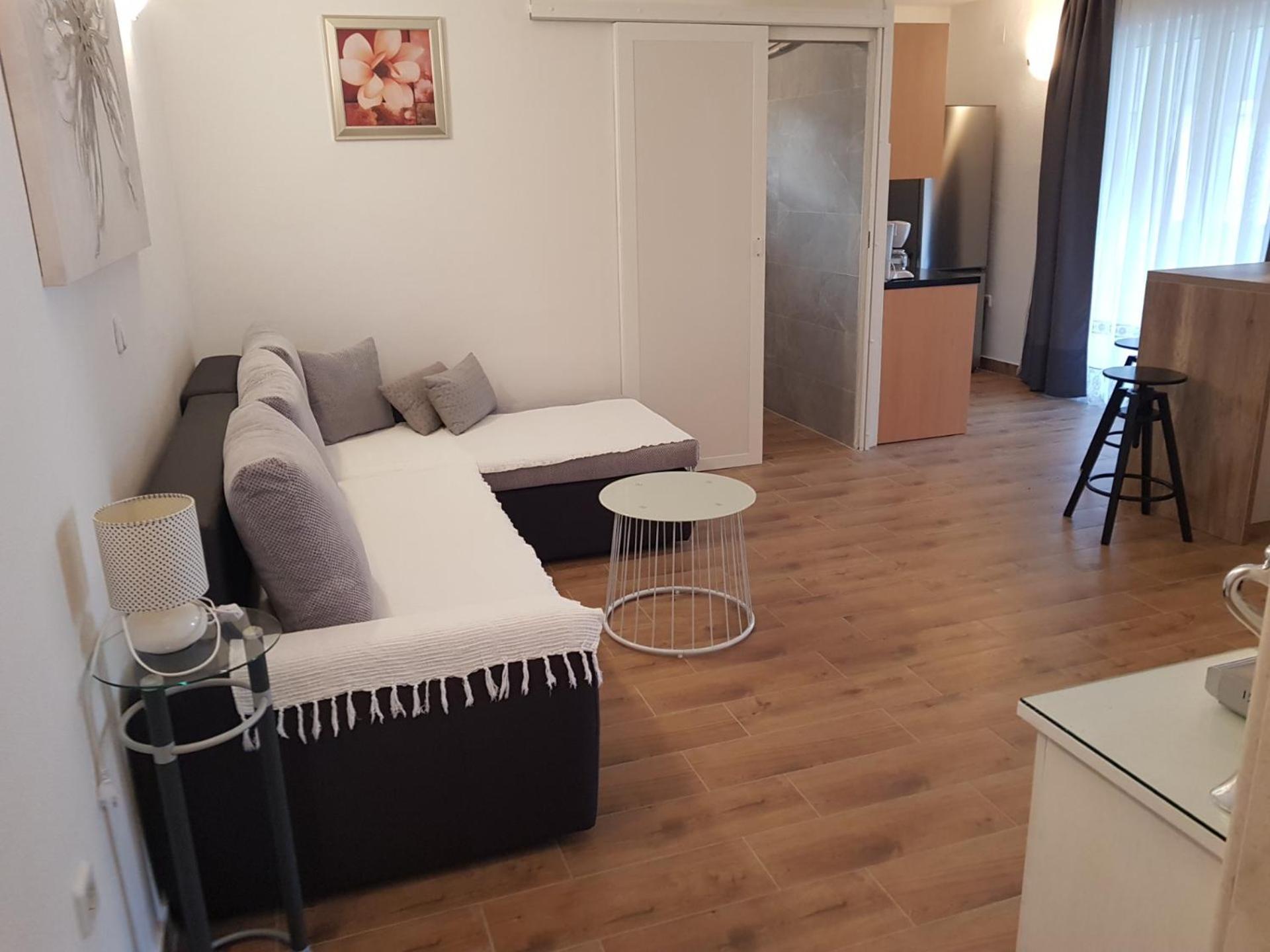 Apartments Mila 산책길 외부 사진