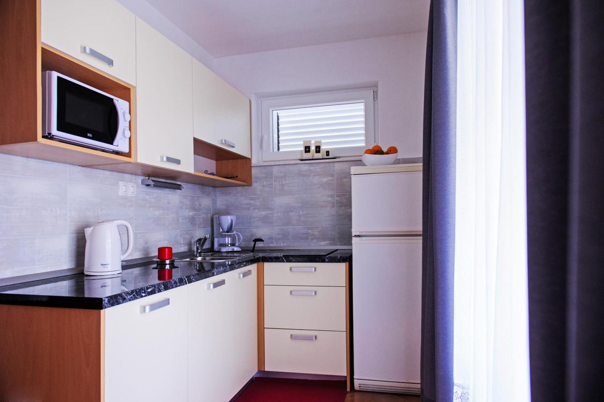 Apartments Mila 산책길 외부 사진